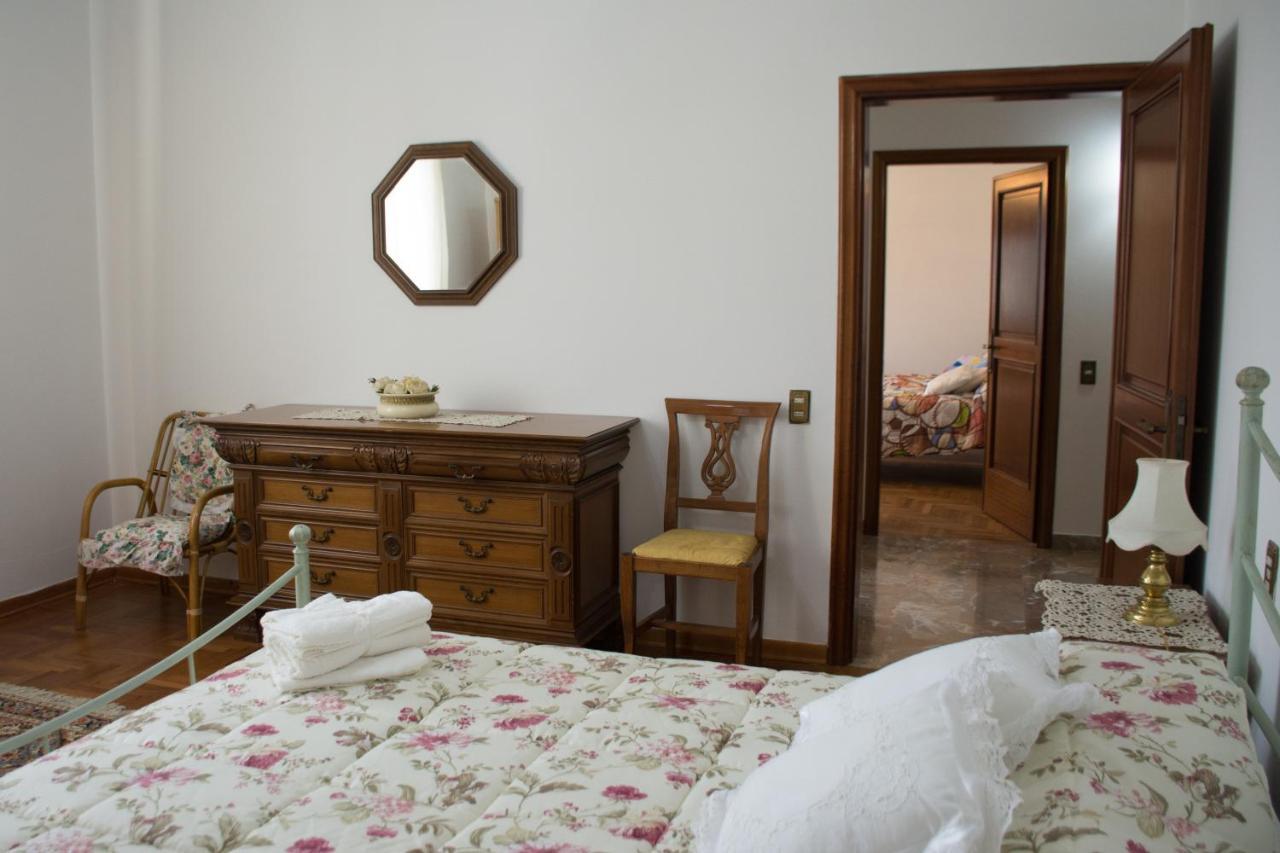 Ferienwohnung La Casa Di Lory Vinci Exterior foto